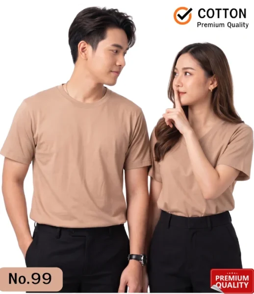 นายแบบและนางแบบสวมเสื้อยืดสีกากีผ้า Cotton เกรดพรีเมียม สำหรับบริการสั่งผลิตเสื้อยืดพร้อมสกรีน